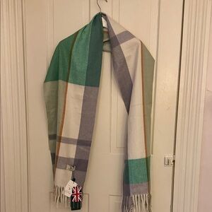 Chic Plaid Scarf in Green and Gray